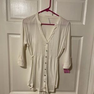NWT, Tresics Women’s LARGE 3/4 length Cream top,